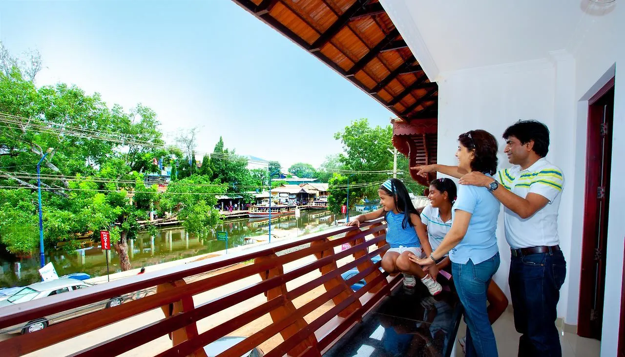 Sisir Palace Backwater Resort Alappuzha