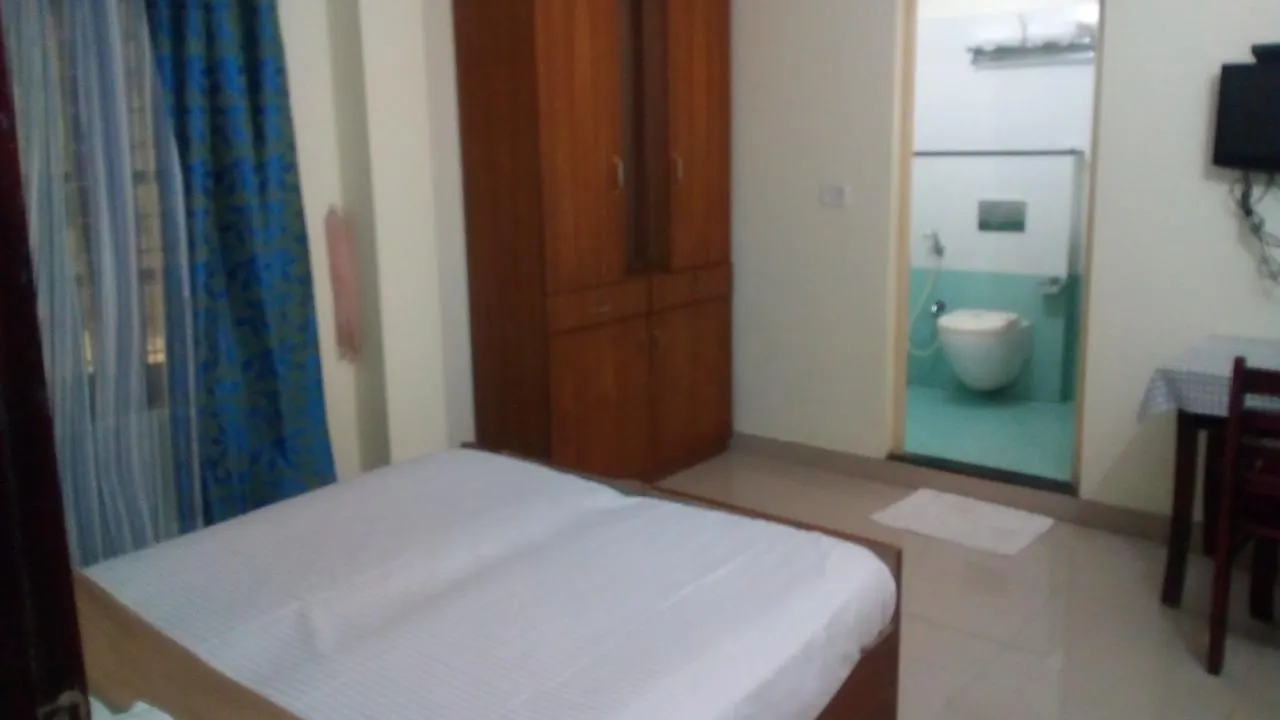 Sisir Palace Backwater Resort Alappuzha India